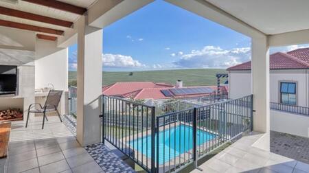 4 Bedroom House in Mount Royal Golf Estate