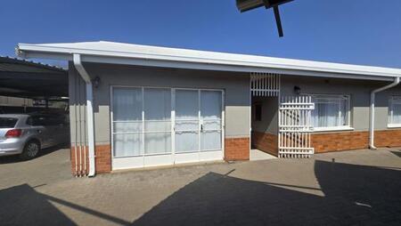 2 Bedroom Simplex in Verwoerdpark