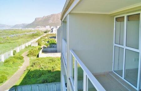 3 Bedroom Apartment in Capricorn