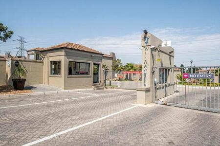 3 Bedroom Townhouse in Protea Heights