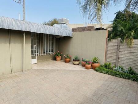 1 Bedroom Flat in Flora Park