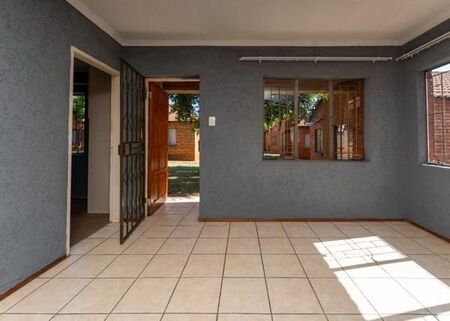3 Bedroom Apartment in Protea Glen