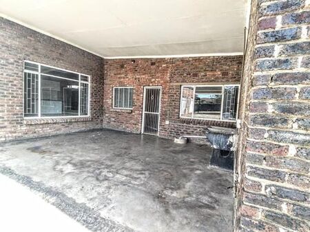 1 Bedroom Apartment in Selection Park