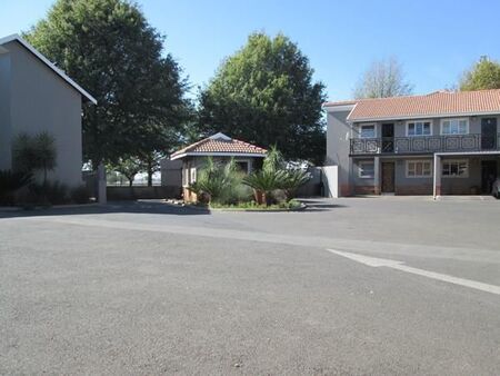 1 Bedroom Townhouse in Brenthurst