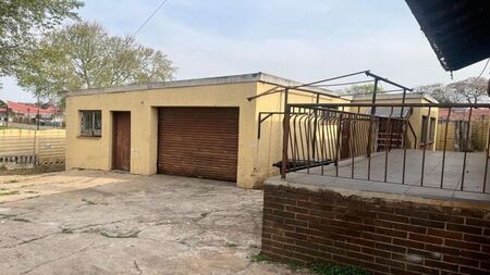 1 Bedroom house to rent in Bosmont, Johannesburg