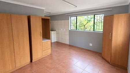 1 Bedroom bachelor to rent in Langenhovenpark, Bloemfontein