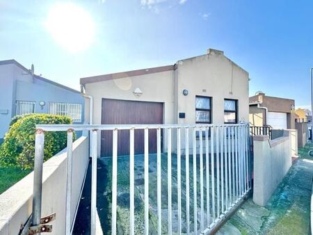 3 Bedroom House in Strandfontein