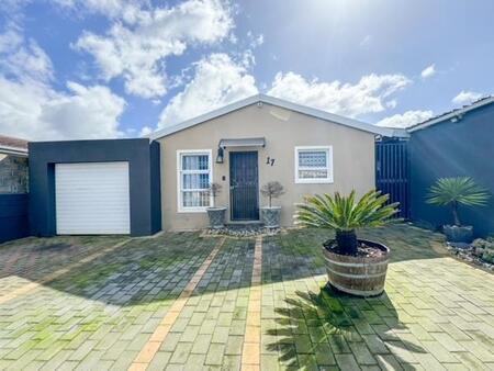 3 Bedroom House in Strandfontein