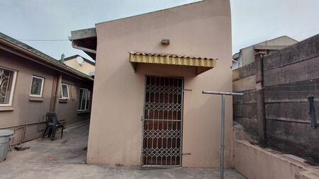 1 Bedroom bachelor apartment to rent in Woodview, Phoenix