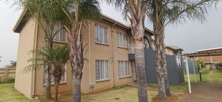 3 Bedroom townhouse - sectional to rent in Norkem Park, Kempton Park