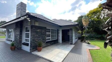 4 Bedroom house to rent in Risiville, Vereeniging