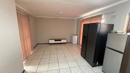 4 Bedroom house to rent in Southernwood, Mthatha