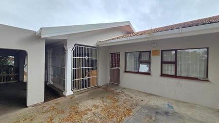 4 Bedroom House in West Bank