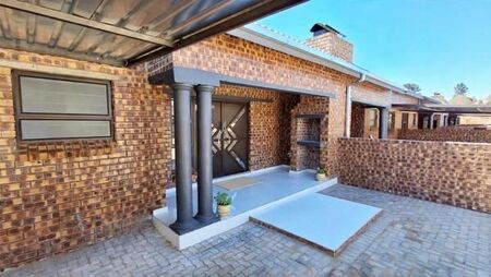 2 Bedroom Townhouse in Lydenburg (Mashishing)