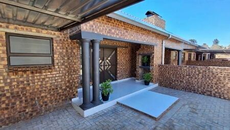 2 Bedroom Townhouse in Lydenburg (Mashishing)