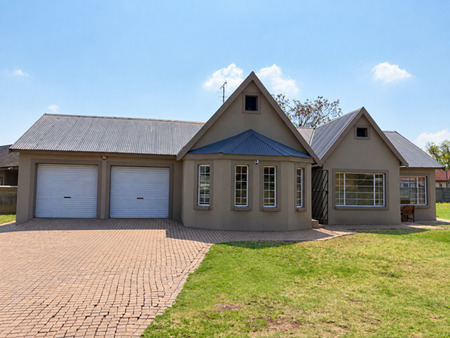 3 Bedroom House in Rothdene