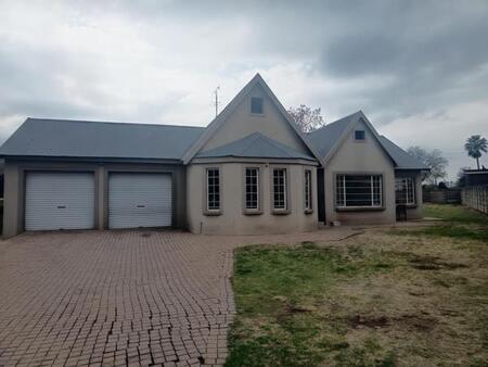 3 Bedroom House in Rothdene