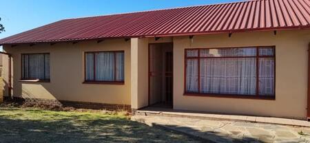 3 Bedroom House in Riebeeckstad