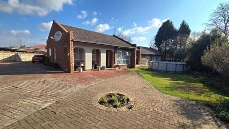 4 Bedroom House in La Provance