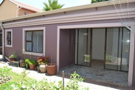 2 Bedroom cottage to rent in Kensington, Johannesburg