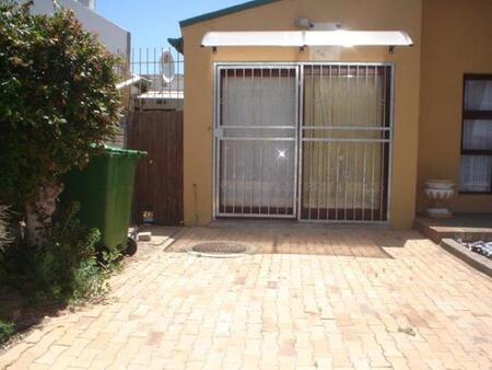 1 Bedroom House in Saldanha