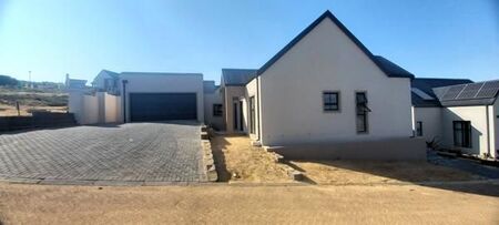 3 Bedroom House in Mount Royal Golf Estate