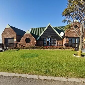 4 Bedroom House in Dwarswegstrand