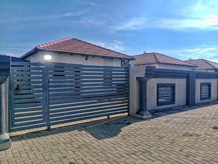 3 Bedroom House in Kirkney