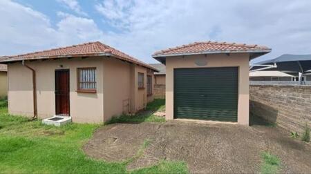 2 Bedroom House in Vanderbijlpark Ce3