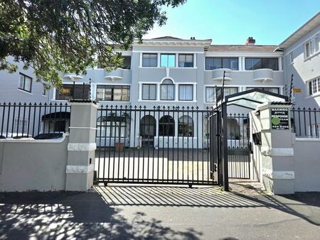 2 Bedroom apartment to rent in Sea Point, Cape Town