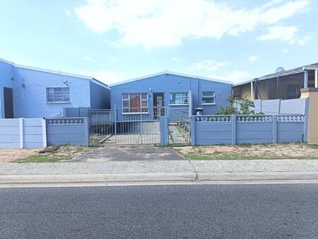 3 Bedroom house to rent in Strandfontein Village, Mitchells Plain