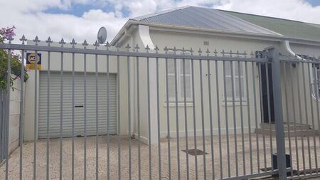 2 Bedroom semi-detached to rent in Kenilworth, Cape Town