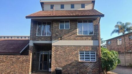 3 Bedroom apartment to rent in Bergbron, Roodepoort