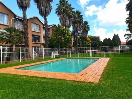 2 Bedroom flat to rent in Florida, Roodepoort