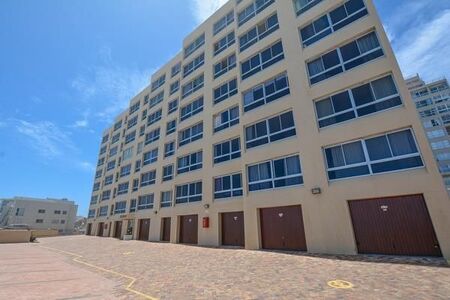 2 Bedroom Apartment in Bloubergrant
