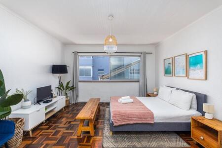 1 Bedroom Apartment in Mouille Point