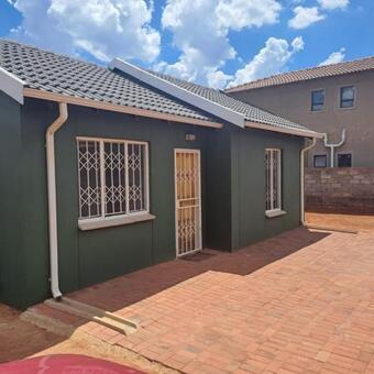 2 Bedroom House in Protea Glen