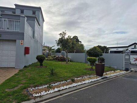 4 Bedroom duplex townhouse - freehold to rent in Parklands, Blouberg