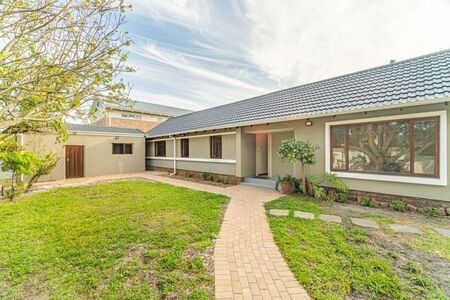 3 Bedroom house to rent in Meadowridge, Cape Town
