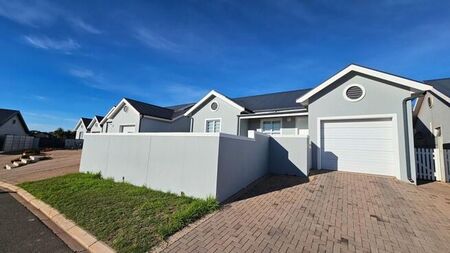 2 Bedroom house to rent in Vredenburg