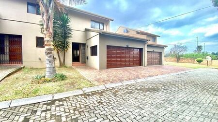 3 Bedroom cluster to rent in Radiokop, Roodepoort