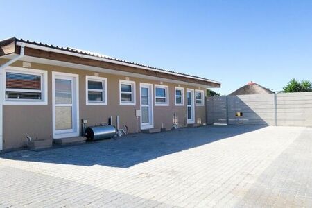 1 Bedroom semi-detached cottage to rent in Elsies River, Goodwood
