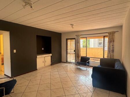 2 Bedroom townhouse - sectional to rent in Ferndale, Randburg