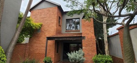 2 Bedroom duplex townhouse - sectional to rent in Equestria, Pretoria
