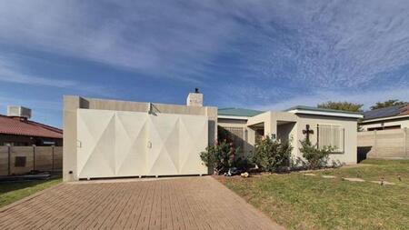 3 Bedroom House in Keidebees