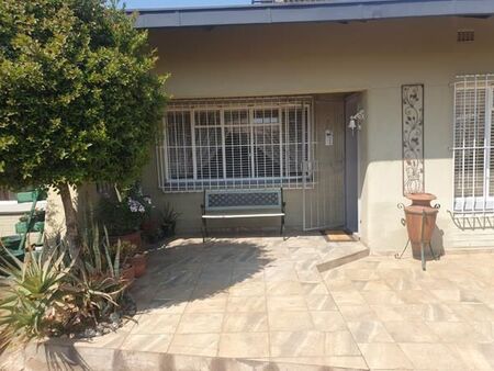 1 Bedroom Townhouse in Lydenburg (Mashishing)