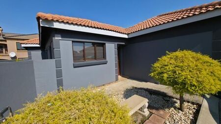 3 Bedroom House in Helderwyk