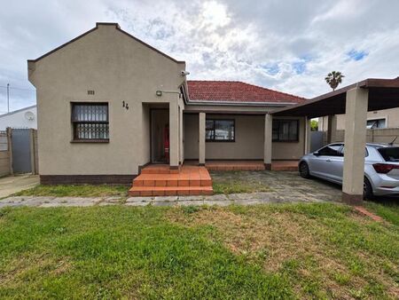 3 Bedroom house to rent in Lansdowne, Cape Town