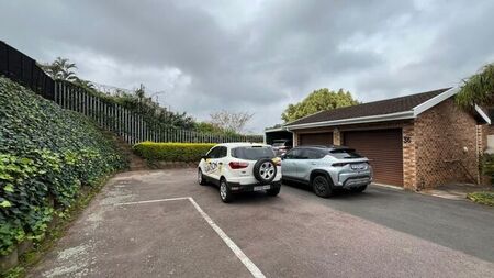 3 Bedroom duplex townhouse - sectional to rent in Padfield Park, Pinetown