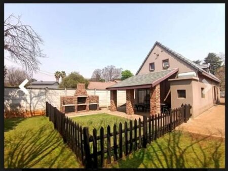 1 Bedroom bachelor to rent in Three Rivers Proper, Vereeniging